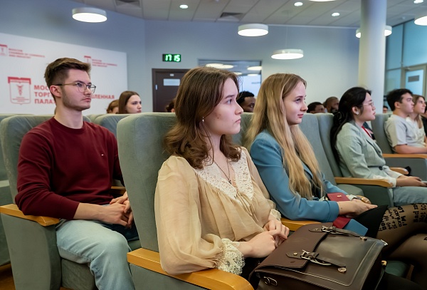 Как выделиться среди конкурентов: будущие предприниматели учились продавать свои идеи