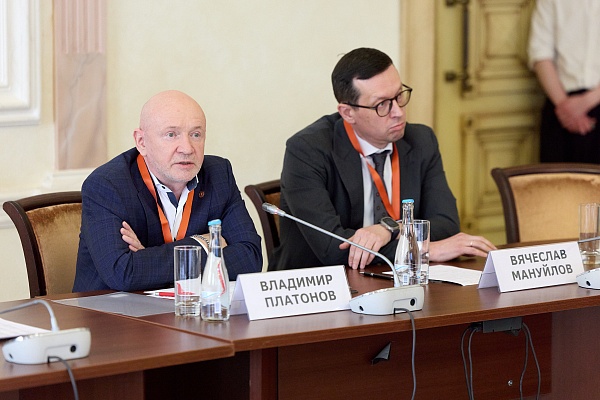 Владимир Платонов представил проект «Начни свой бизнес с Москвой» на конференции «МежВУЗ – от локальных вызовов к международным решениям»