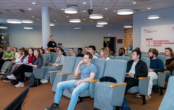 Как выделиться среди конкурентов: будущие предприниматели учились продавать свои идеи