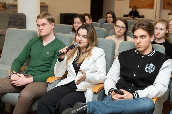 Студенты получили ключевые навыки для успешной бизнес-коммуникации