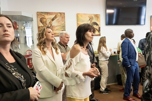 От Уганды до России – художественный мост через континенты